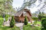 VILA DEVA in Pervalka: Zimmer mit Küche, Annehmlichkeiten, Terrassen, separaten Eingängen; exklusiver Hof