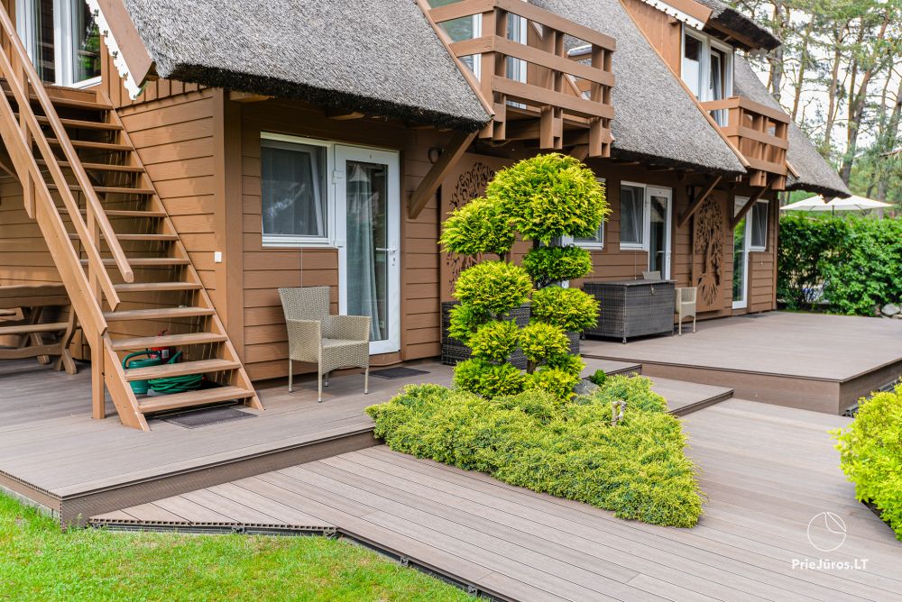 VILA DEVA in Pervalka: Zimmer mit Küche, Annehmlichkeiten, Terrassen, separaten Eingängen; exklusiver Hof