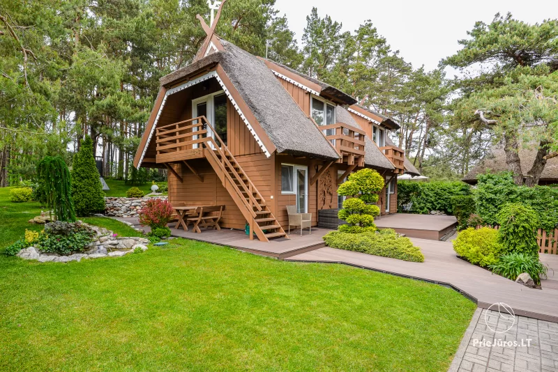 VILA DEVA in Pervalka: Zimmer mit Küche, Annehmlichkeiten, Terrassen, separaten Eingängen; exklusiver Hof