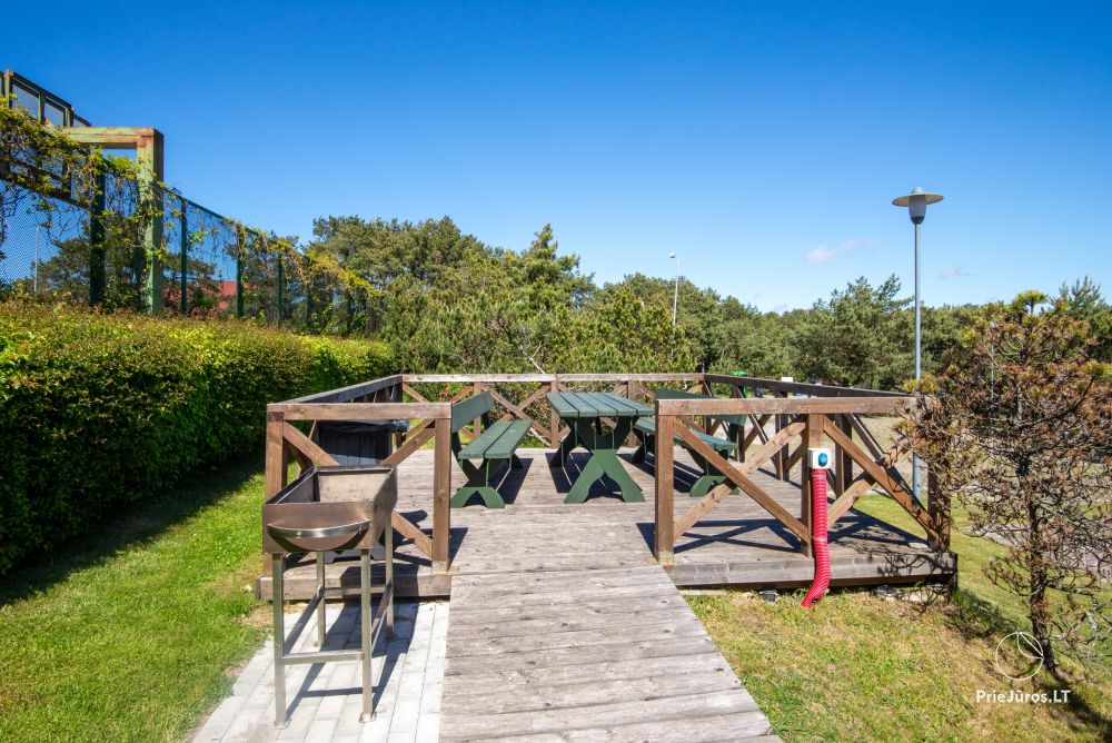 Ferienwohnungen mit Sauna, Schwimmbad in Nida, neben dem Kiefernwald