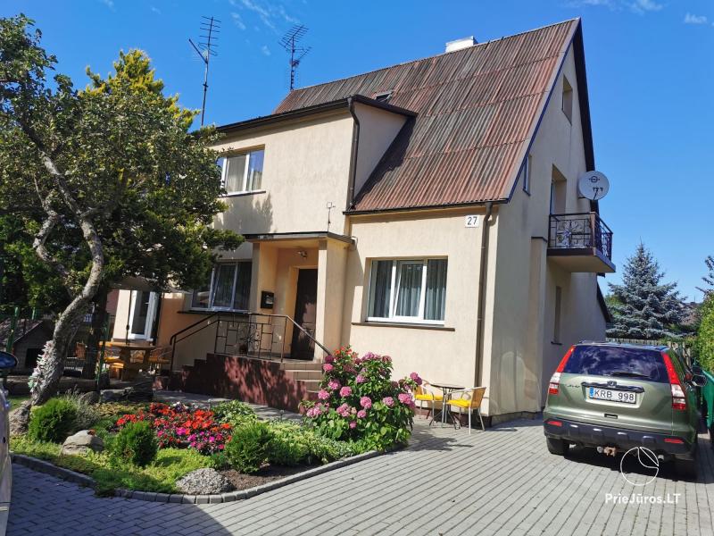 Zimmer mit Annehmlichkeiten in Palanga: Garten, Grill, Schaukeln
