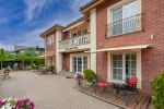 In Kunigiškiai, Apartments in der Villa „Optimistas“, Zimmer mit Kochnischen, Terrassen oder Balkonen. - 2