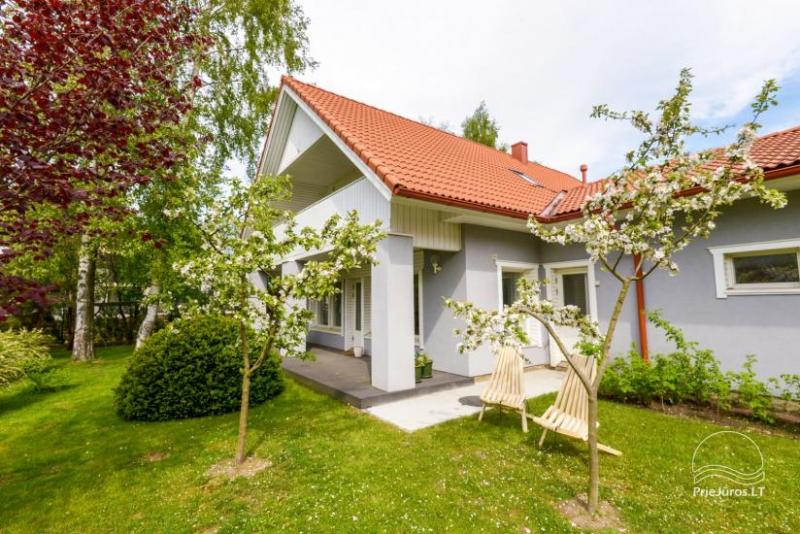 Ferienwohnung und Villa in Palanga Geltondvaris – private Höfe, Terrassen