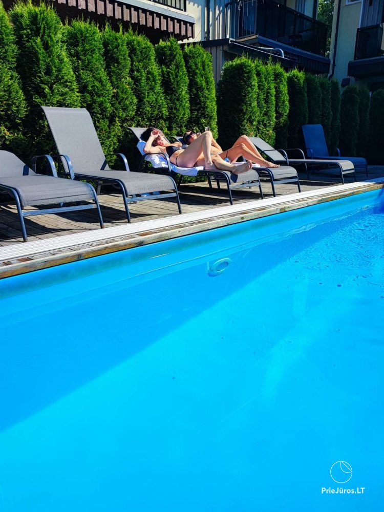 Zwei Ferienhäuser mit Swimmingpool zu vermieten Čiki-Puki Pajūrys