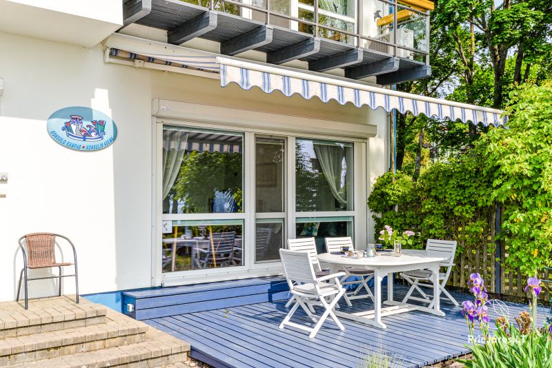 Konsulenecke - Wohnung in Juodkrante mit Blick auf die Kurische Lagune, Sauna, Terrasse in einem Rosengarten