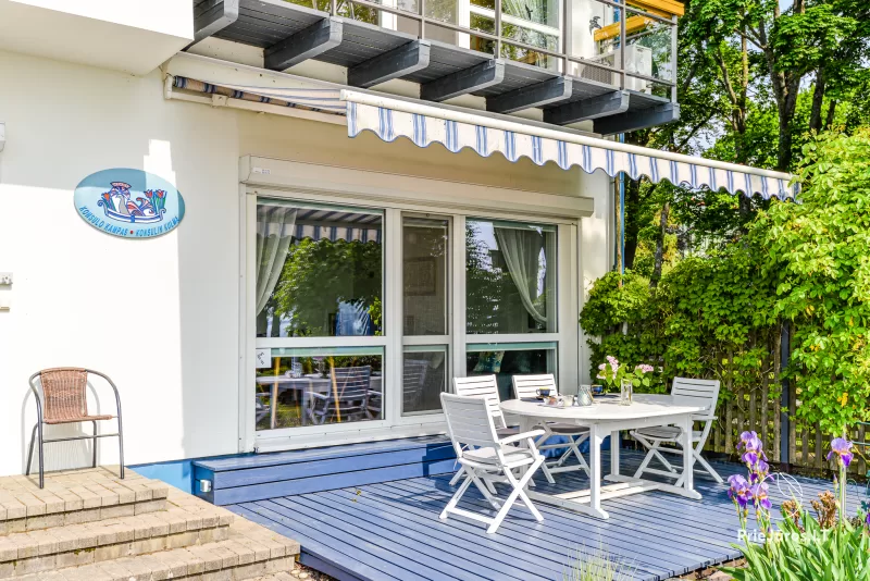 Konsulenecke - Wohnung in Juodkrante mit Blick auf die Kurische Lagune, Sauna, Terrasse in einem Rosengarten