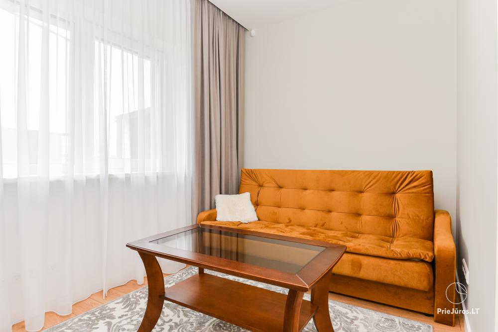 Geräumige, neue Wohnung Melyna jura mit Terrasse und Gartenmöbeln