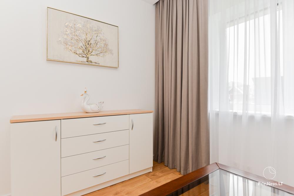 Geräumige, neue Wohnung Melyna jura mit Terrasse und Gartenmöbeln