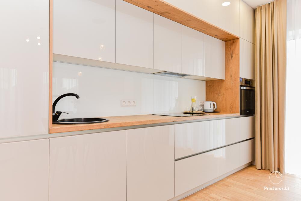 Geräumige, neue Wohnung Melyna jura mit Terrasse und Gartenmöbeln