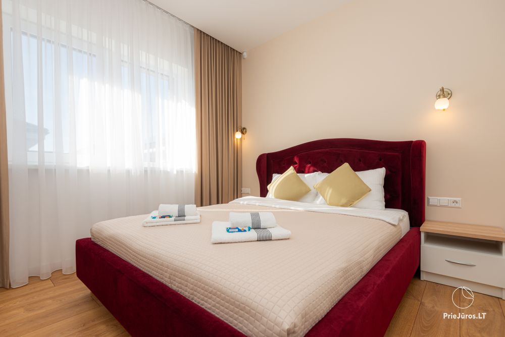 Geräumige, neue Wohnung Melyna jura mit Terrasse und Gartenmöbeln