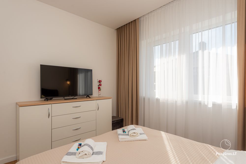 Geräumige, neue Wohnung Melyna jura mit Terrasse und Gartenmöbeln