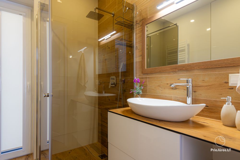 Geräumige, neue Wohnung Melyna jura mit Terrasse und Gartenmöbeln