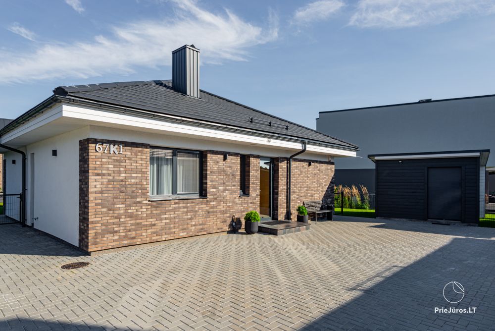 Geräumige, neue Wohnung Melyna jura mit Terrasse und Gartenmöbeln