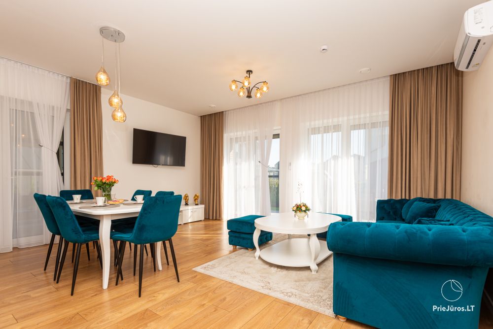 Geräumige, neue Wohnung Melyna jura mit Terrasse und Gartenmöbeln