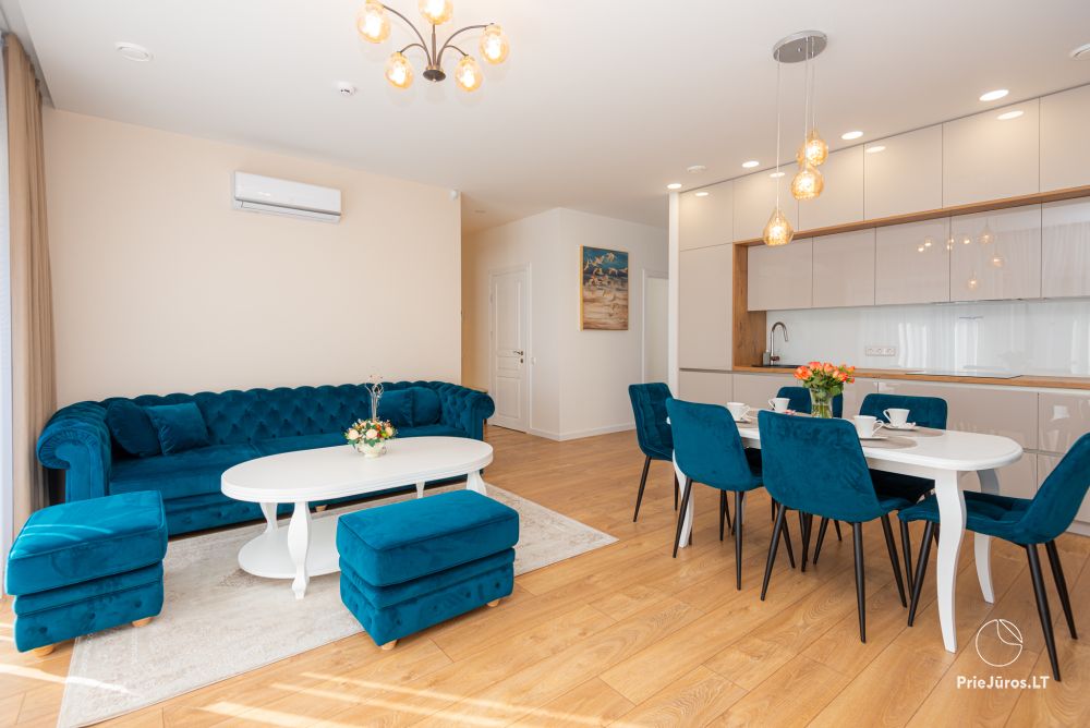 Geräumige, neue Wohnung Melyna jura mit Terrasse und Gartenmöbeln