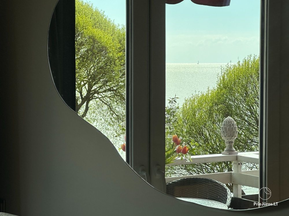 Ein stilvolles Apartment für vier Personen in Pervalka am Ufer der Lagune. Wohnung mit Terrasse für zwei Personen in Juodkrante