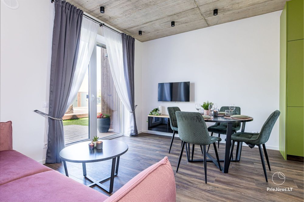 Jūržolė Home twins 1-2 – Kunigiškiai – zwei Sechs-Personen-Ferienhäuser mit Pool im Hof, Meer 600m