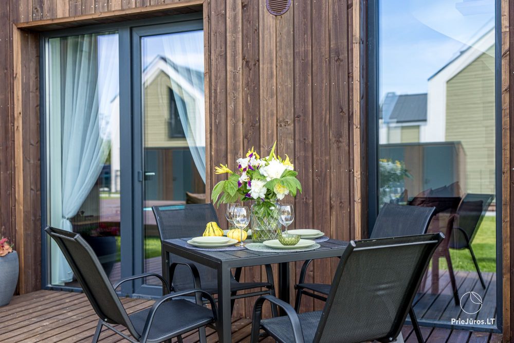 Jūržolė Home twins 1-2 – Kunigiškiai – zwei Sechs-Personen-Ferienhäuser mit Pool im Hof, Meer 600m