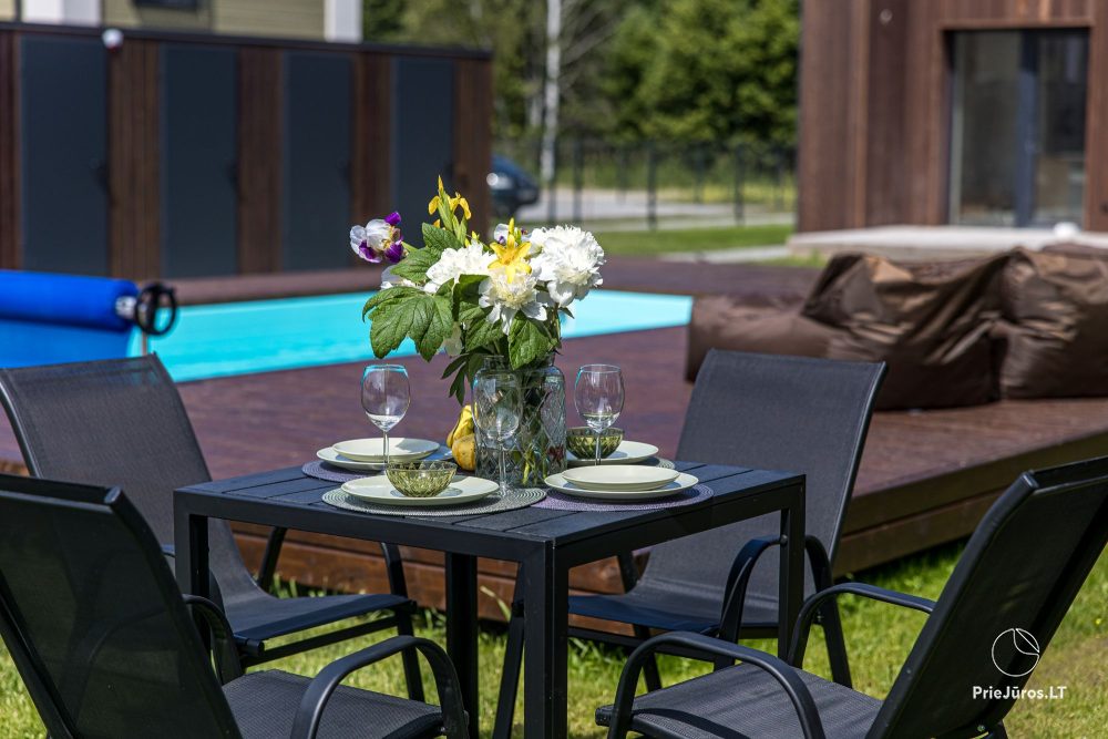 Jūržolė Home twins 1-2 – Kunigiškiai – zwei Sechs-Personen-Ferienhäuser mit Pool im Hof, Meer 600m