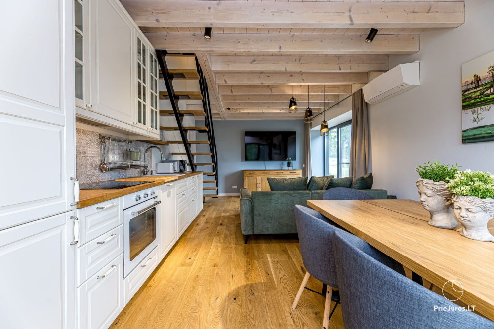 Hausvermietung ‚Flaghouse‘ in Svencelė – ein einzigartiger Ort für Erholung für sechs Personen, 3 Schlafzimmer, 2 Terrassen, Grill