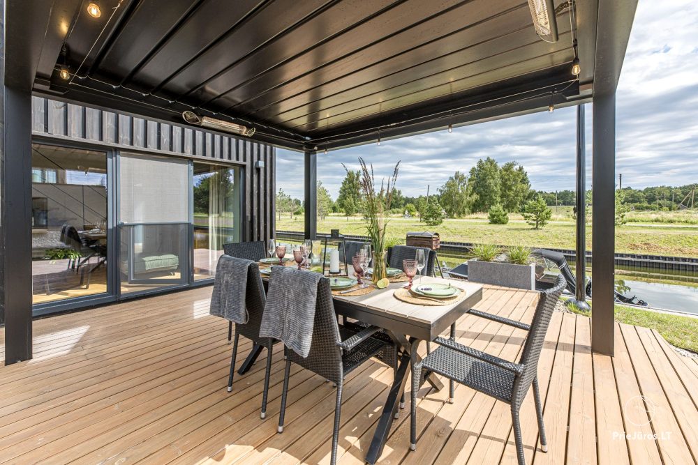 Hausvermietung ‚Flaghouse‘ in Svencelė – ein einzigartiger Ort für Erholung für sechs Personen, 3 Schlafzimmer, 2 Terrassen, Grill