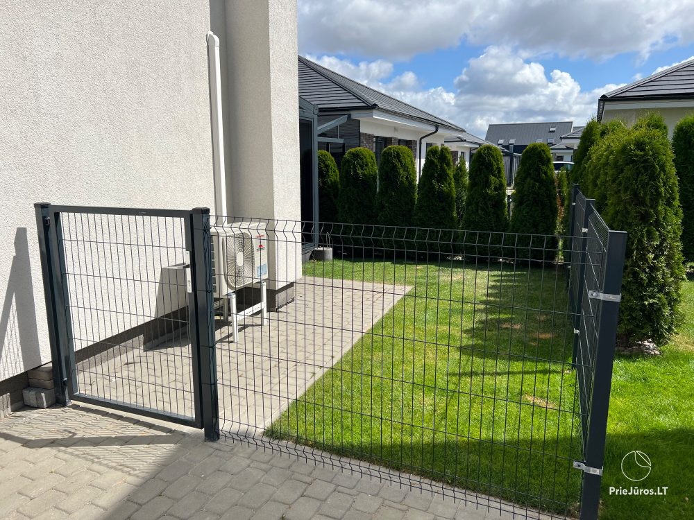 Ferienhaus mit allen Annehmlichkeiten. Verglaste Terrasse, Hof