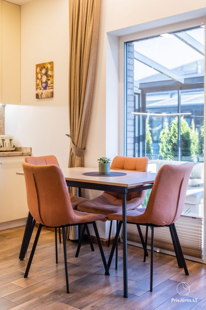 Ferienhaus mit allen Annehmlichkeiten. Verglaste Terrasse, Hof