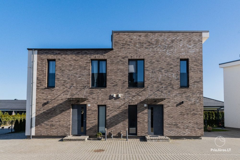 Ferienhaus mit allen Annehmlichkeiten. Verglaste Terrasse, Hof
