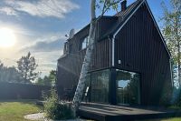 Villa zu vermieten im Komplex „Gintarine Smilga“. Pool im Hof, 400 Meter zum Meer