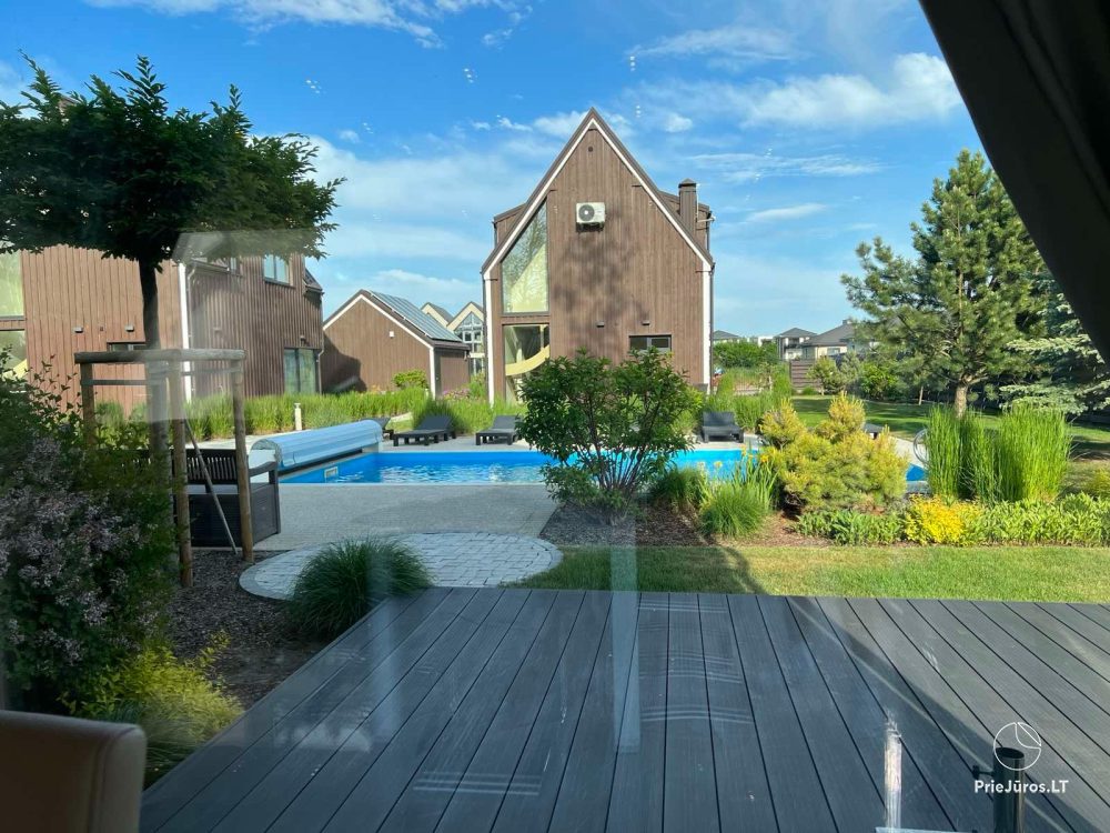 Villa zu vermieten im Komplex „Gintarine Smilga“. Pool im Hof, 400 Meter zum Meer