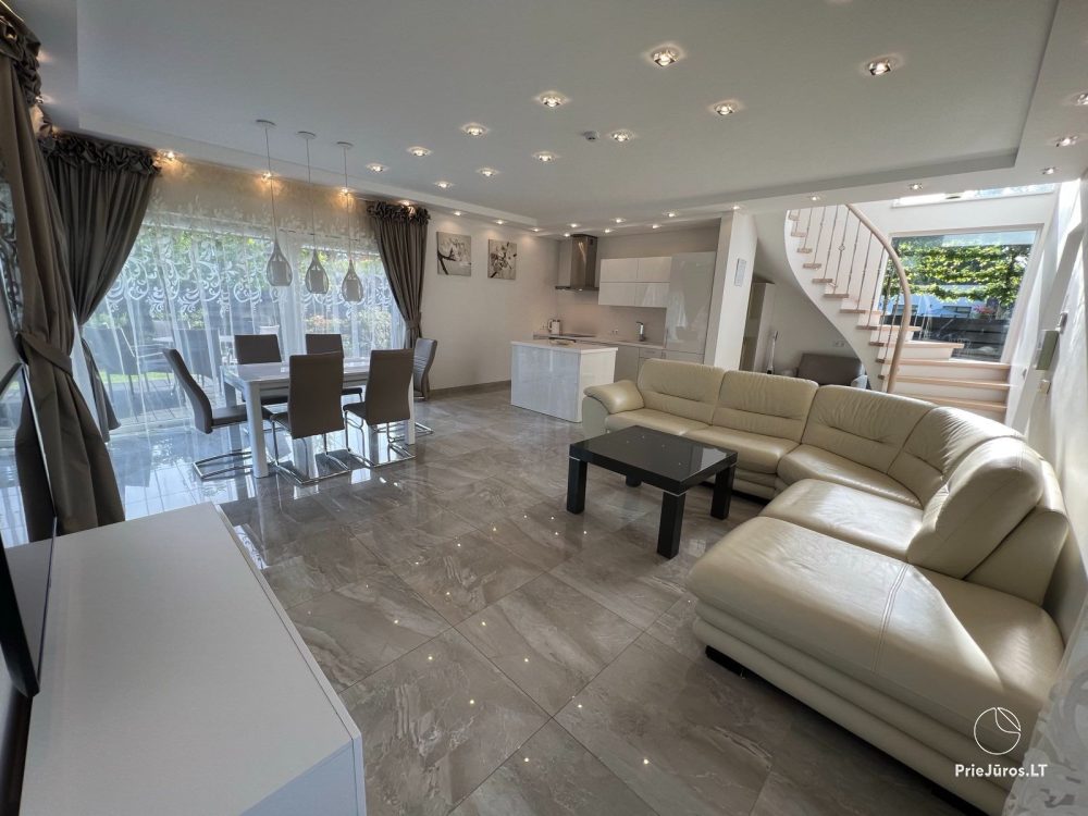 Villa zu vermieten im Komplex „Gintarine Smilga“. Pool im Hof, 400 Meter zum Meer