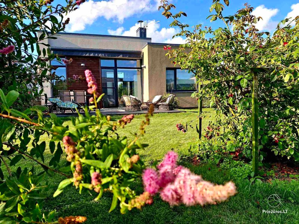 Sea Garden – Ferienhaus mit Pool in Kunigiškiai