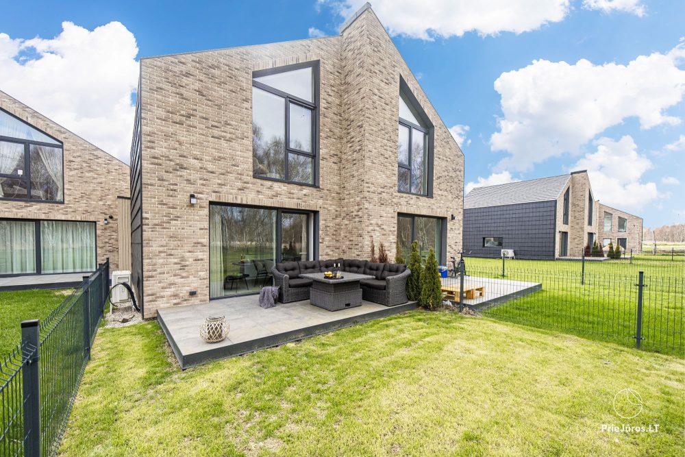 Fabula home - Monciškės - 2-Zimmer, geräumiges Cottage mit Terrasse für vier Personen im neuen J7 Beržas-Komplex mit Pools, Saunen und Grill