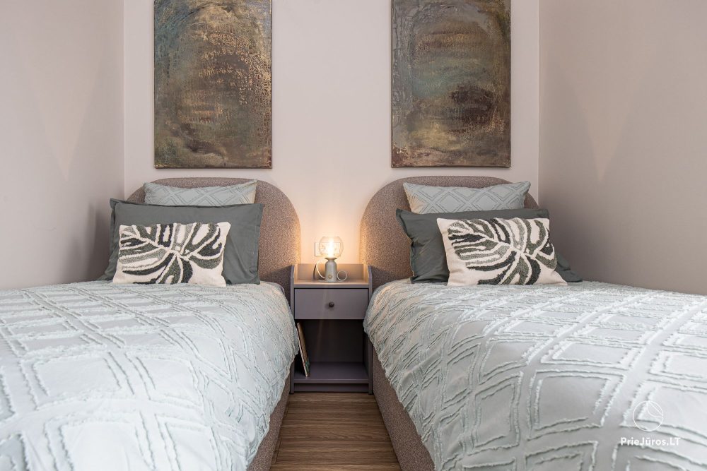 Lyrika home - in Monciškės - geräumiges Stadthaus mit 2 Schlafzimmern und Terrasse für vier Personen, im neuen Viertel J7 Beržas mit Pools, Saunen und Grill