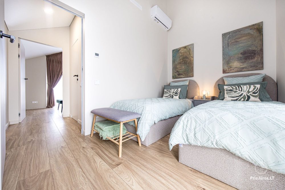 Lyrika home - in Monciškės - geräumiges Stadthaus mit 2 Schlafzimmern und Terrasse für vier Personen, im neuen Viertel J7 Beržas mit Pools, Saunen und Grill