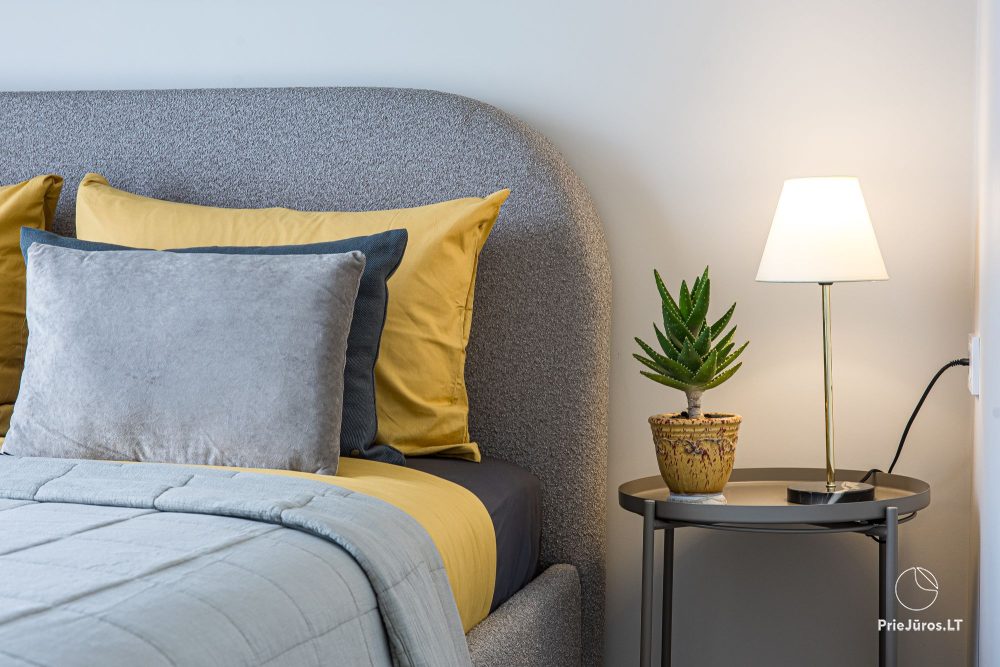 Lyrika home - in Monciškės - geräumiges Stadthaus mit 2 Schlafzimmern und Terrasse für vier Personen, im neuen Viertel J7 Beržas mit Pools, Saunen und Grill