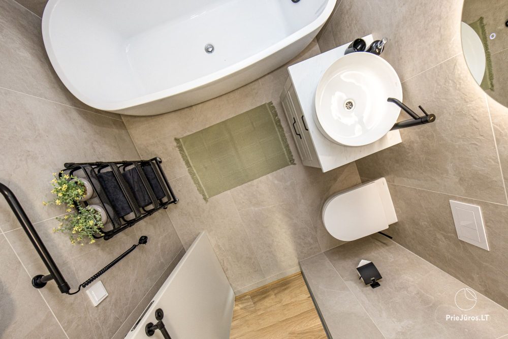 Lyrika home - in Monciškės - geräumiges Stadthaus mit 2 Schlafzimmern und Terrasse für vier Personen, im neuen Viertel J7 Beržas mit Pools, Saunen und Grill