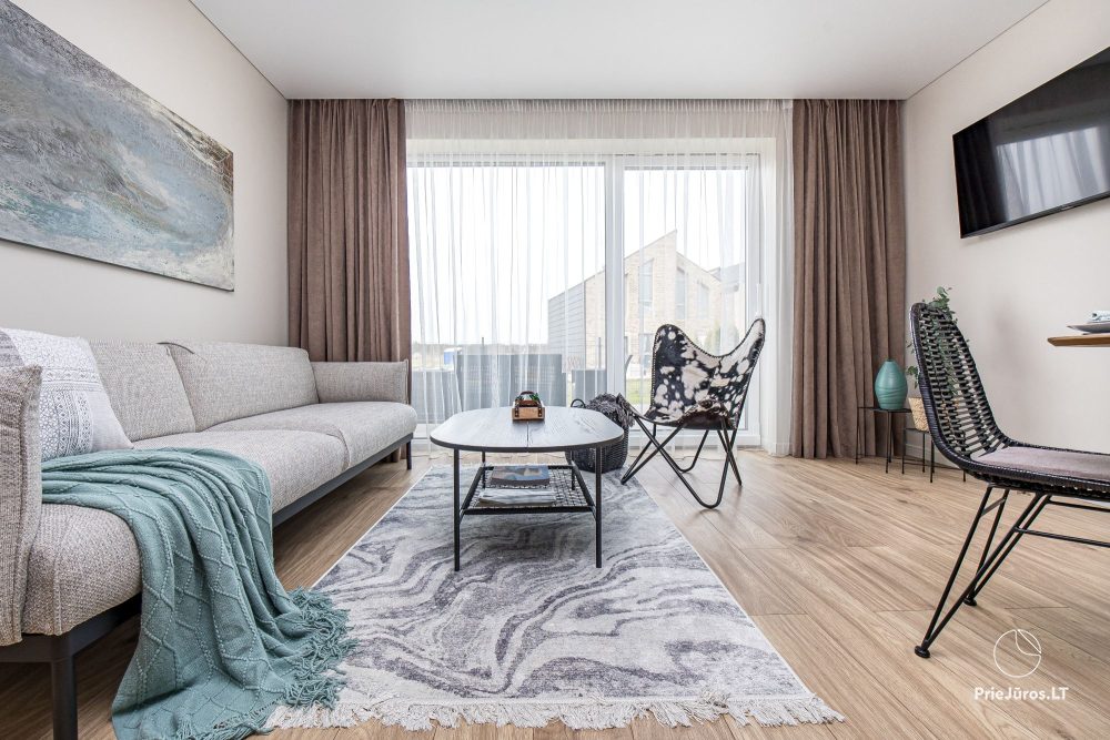 Lyrika home - in Monciškės - geräumiges Stadthaus mit 2 Schlafzimmern und Terrasse für vier Personen, im neuen Viertel J7 Beržas mit Pools, Saunen und Grill
