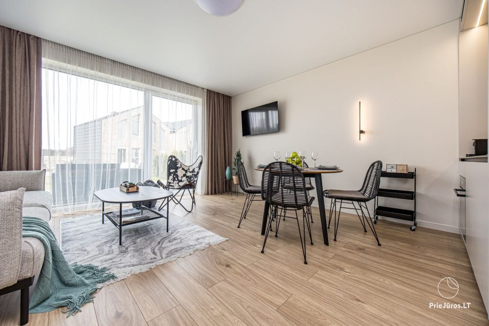 Lyrika home - in Monciškės - geräumiges Stadthaus mit 2 Schlafzimmern und Terrasse für vier Personen, im neuen Viertel J7 Beržas mit Pools, Saunen und Grill