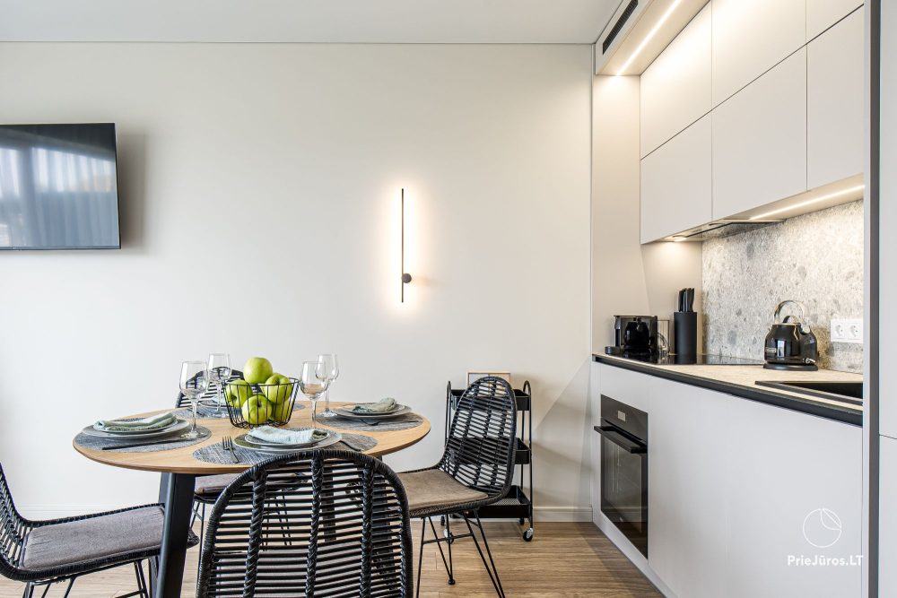 Lyrika home - in Monciškės - geräumiges Stadthaus mit 2 Schlafzimmern und Terrasse für vier Personen, im neuen Viertel J7 Beržas mit Pools, Saunen und Grill