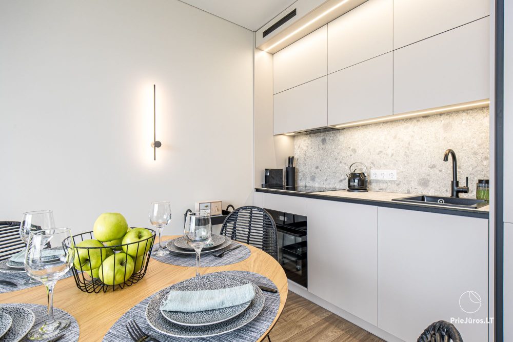 Lyrika home - in Monciškės - geräumiges Stadthaus mit 2 Schlafzimmern und Terrasse für vier Personen, im neuen Viertel J7 Beržas mit Pools, Saunen und Grill