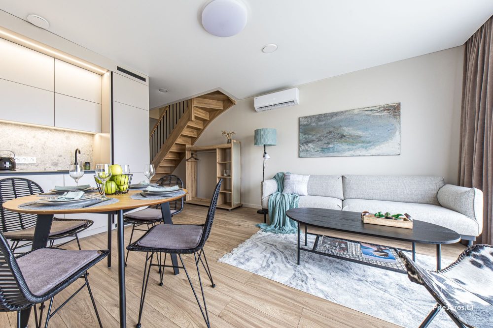 Lyrika home - in Monciškės - geräumiges Stadthaus mit 2 Schlafzimmern und Terrasse für vier Personen, im neuen Viertel J7 Beržas mit Pools, Saunen und Grill