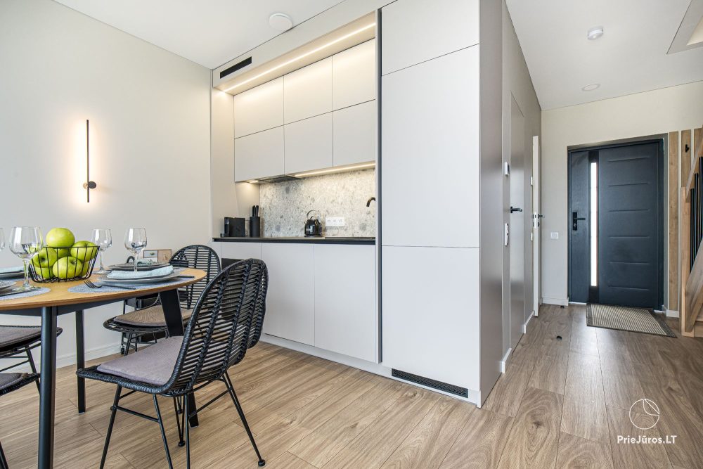 Lyrika home - in Monciškės - geräumiges Stadthaus mit 2 Schlafzimmern und Terrasse für vier Personen, im neuen Viertel J7 Beržas mit Pools, Saunen und Grill