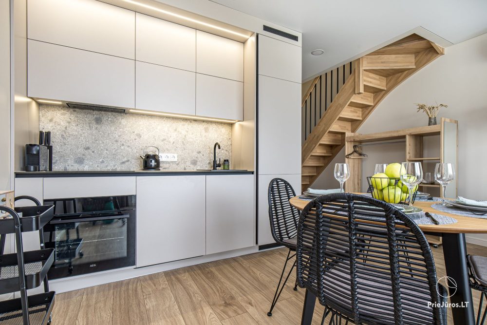 Lyrika home - in Monciškės - geräumiges Stadthaus mit 2 Schlafzimmern und Terrasse für vier Personen, im neuen Viertel J7 Beržas mit Pools, Saunen und Grill