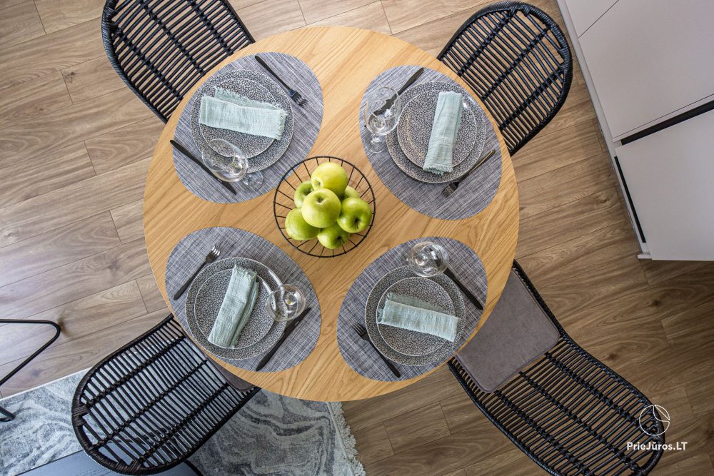 Lyrika home - in Monciškės - geräumiges Stadthaus mit 2 Schlafzimmern und Terrasse für vier Personen, im neuen Viertel J7 Beržas mit Pools, Saunen und Grill