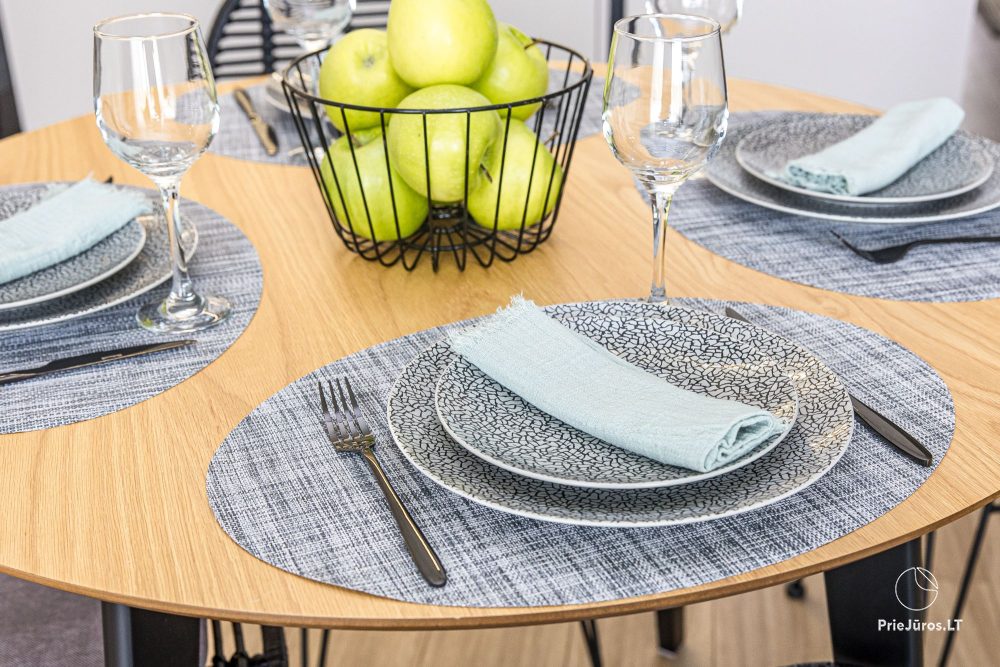 Lyrika home - in Monciškės - geräumiges Stadthaus mit 2 Schlafzimmern und Terrasse für vier Personen, im neuen Viertel J7 Beržas mit Pools, Saunen und Grill