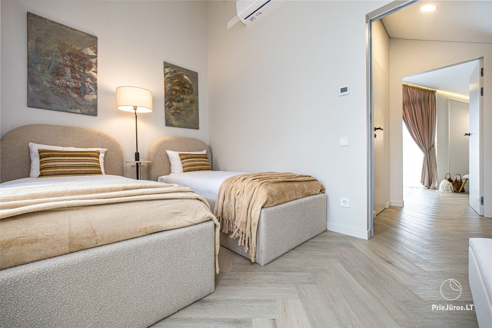Novelė home - Geräumiges Zweizimmer-Cottage mit Terrasse für vier Personen in Monciškėse, im neuen Viertel J7 Beržas mit Pools und Saunen, Grill