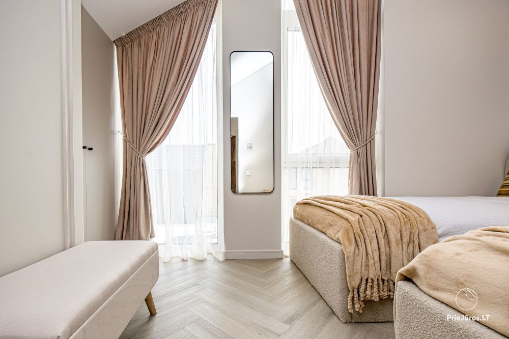 Novelė home - Geräumiges Zweizimmer-Cottage mit Terrasse für vier Personen in Monciškėse, im neuen Viertel J7 Beržas mit Pools und Saunen, Grill