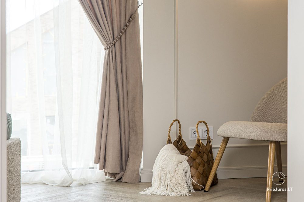 Novelė home - Geräumiges Zweizimmer-Cottage mit Terrasse für vier Personen in Monciškėse, im neuen Viertel J7 Beržas mit Pools und Saunen, Grill