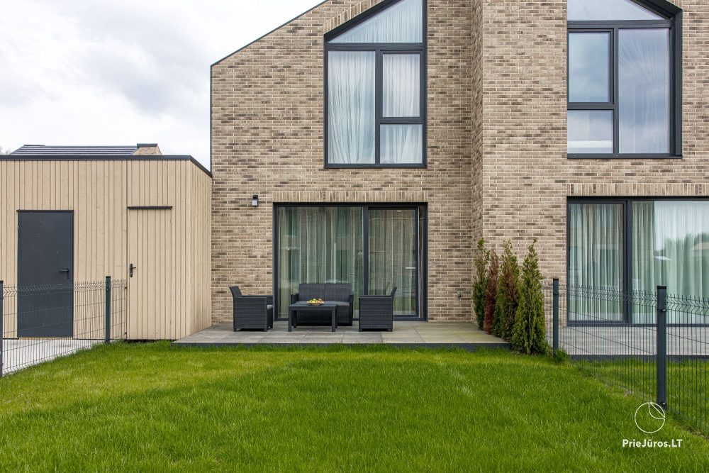 Novelė home - Geräumiges Zweizimmer-Cottage mit Terrasse für vier Personen in Monciškėse, im neuen Viertel J7 Beržas mit Pools und Saunen, Grill